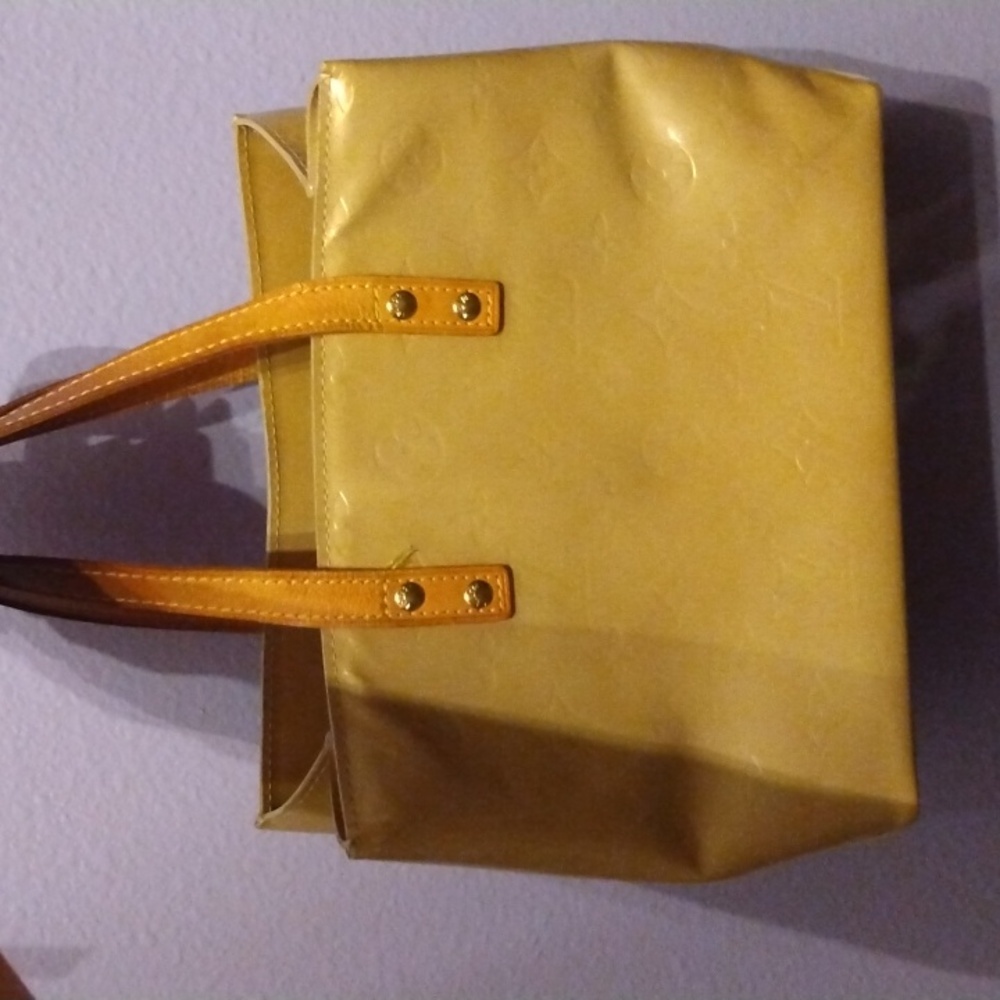 💯Auth Vernis Louis Vuitton Reade PM